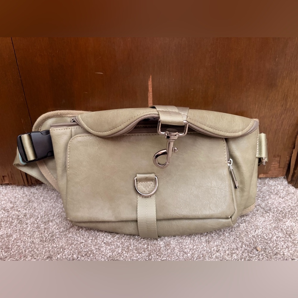 Connie & Co. Floral Patterned Fanny Pack